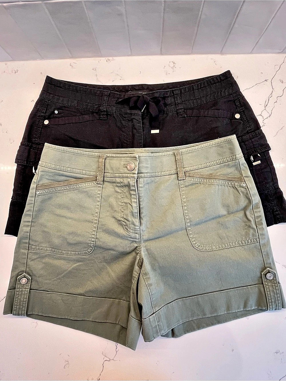 White House Black Market Cargo Shorts Set in Green & Black Size 4